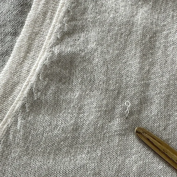 J. Crew Cashmere Relaxed V-neck Sweater in Heather Muslin Size Medium - Picture 7 of 7